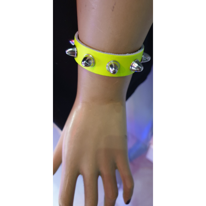 HANDMADE LEATHER WRISTBAND - GREEN