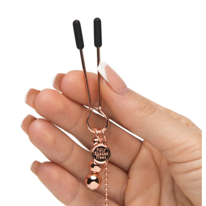 Fifty shades freed all sensation nipple & clitoral chain