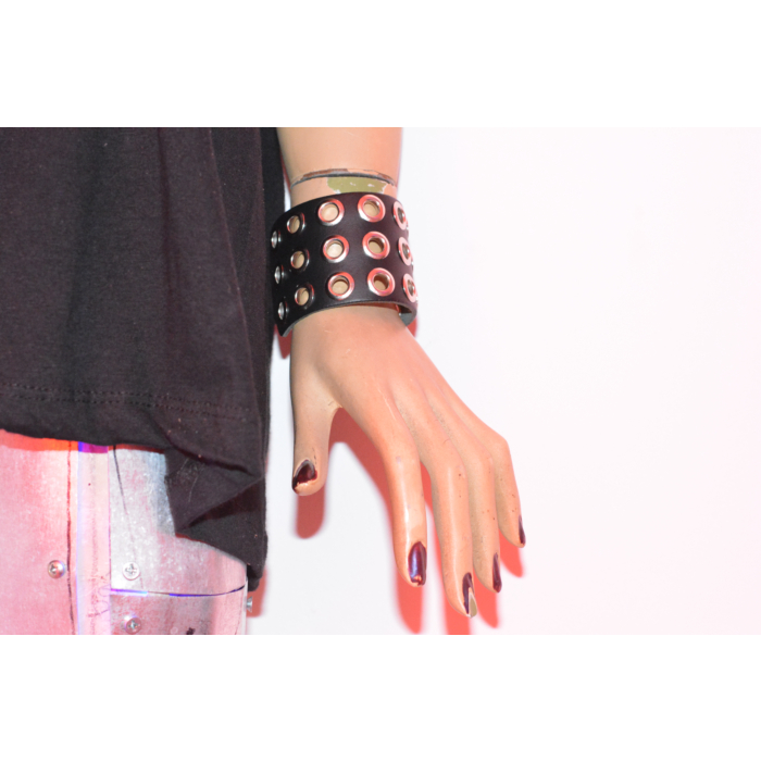 3 ROW EYELET LEATHER WRISTBAND - BLACK